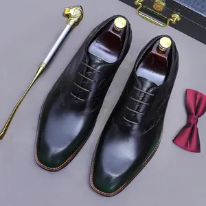 Zapatos Oxford de hombre en cuero pátina verde con detalles hechos a mano y accesorios de lujo
