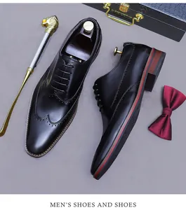 Chaussures richelieu noires pour hommes avec motif Brogue et détail rouge sur le talon