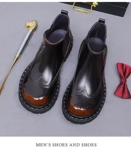 Dettaglio degli stivali brogue da uomo con decorazioni intagliate e sfumatura di colore