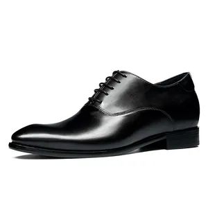 Classic men's black leather Oxford shoes with elevator heightening and lace-up closure