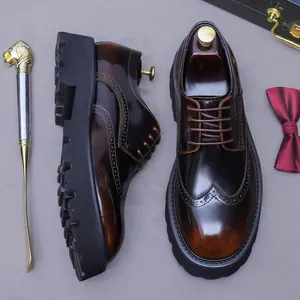 Scarpe brogue uomo marrone sfumato con suola platform e dettagli traforati wingtip