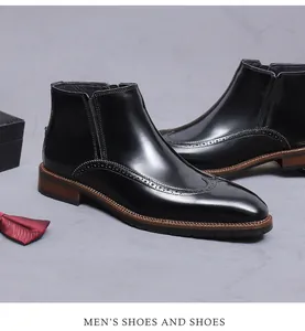 Detailansicht der schwarzen Brogue Chelsea-Boots mit klassischen Leder-Flügelkappen