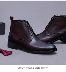 Détails de bottines en cuir marron foncé avec bout rapporté et fermeture éclair latérale