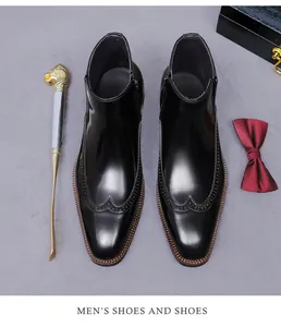 Detailansicht der schwarzen Brogue Chelsea Boots für Herren mit seitlichem Reißverschluss