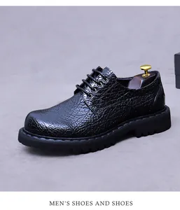 Détail de chaussures en cuir noir pour hommes avec texture grainée et semelle crantée