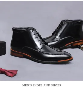 Détail de bottines en cuir verni noir pour homme avec fermeture éclair et lacets