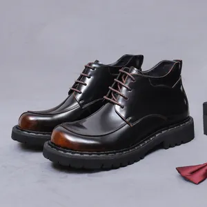 Retro-Herrenschuhe aus Leder mit polierter Kappe, dicker Gummisohle und Schnürdesign