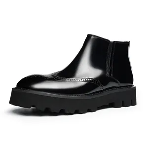 Botas Chelsea Brogue negras para hombre con suela gruesa dentada y cuero brillante