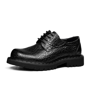 Chaussures derby noires en cuir pour hommes avec motif crocodile et semelle épaisse