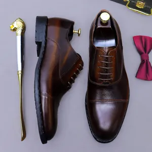 Zapatos oxford clásicos de color marrón oscuro con puntera y acabado vintage para hombre