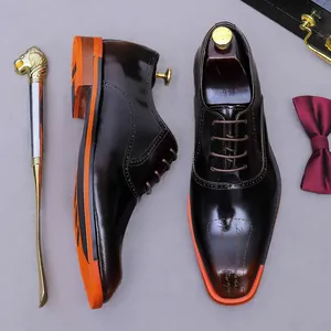 Ανδρικά σκούρα καφέ δερμάτινα παπούτσια brogue με πορτοκαλί σόλα και γυαλιστερό φινίρισμα