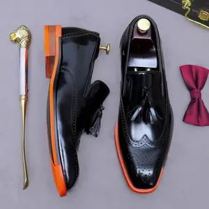 Mocassini da Uomo in Vero Cuoio Stile Britannico Brogue con Nappine e Suola Arancione Scarpe Classiche da Business Casual