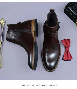 Détails des bottines Chelsea en cuir bordeaux de qualité avec fermeture éclair et sangle