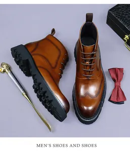 Λεπτομερής κάτοψη καφέ δερμάτινων μποτών Brogue με αντιολισθητική σόλα lug
