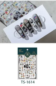Detailansicht von Pop-Art-Nagelstickern im Comic-Stil mit Frauenporträts und Wow-Texten