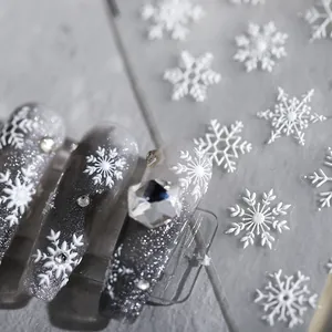 5D reliëf sneeuwvlok nagelstickers met glitter afwerking en strass decoraties