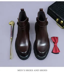 Vue de dessus des bottines Chelsea en cuir marron foncé avec boucle et fermeture éclair latérale