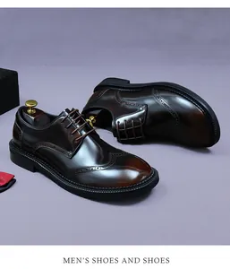 Detail von dunkelbraunen Brogue-Schuhen aus Leder mit klassischem Flügelkappen-Design