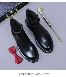 Vue détaillée des bottines Chelsea en cuir noir avec zip latéral et coutures précises