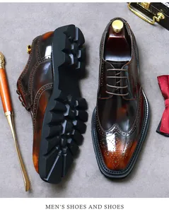 Detalle de zapatos Derby brogue con puntera de ala y suelas de goma gruesas
