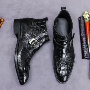 Bottines noires en cuir motif crocodile pour hommes avec boucle dorée et fermeture éclair
