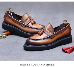 Mocassins classiques en cuir marron avec glands, finition vintage et semelle gomme