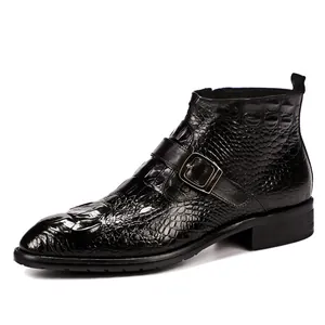 Bottines homme en cuir noir à motif crocodile avec boucle métallique décorative