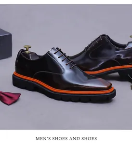 Detalle de zapato oxford de cuero marrón con entresuela naranja y suela de sierra de goma