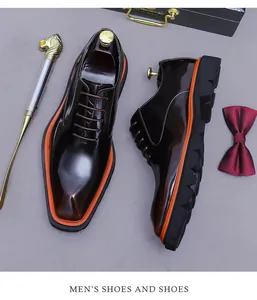Detalle de zapatos oxford de cuero brillante con punta cuadrada y ribete naranja vibrante