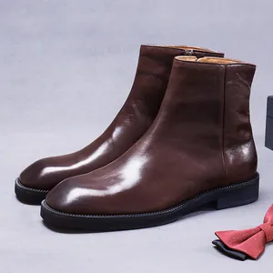 Bottes en cuir marron foncé pour hommes avec fermeture éclair latérale et semelle en gomme