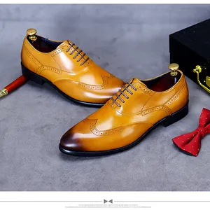 Détails de chaussures richelieu en cuir marron avec perforations brogue classiques