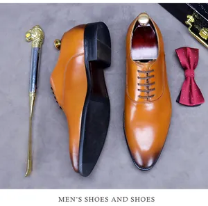 Polierte Leder-Oxfords in Karamell mit dunklem Farbverlauf und goldenem Schuhlöffel-Detail