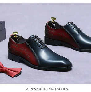 Detalle de zapato oxford de piel con degradado negro-rojo y letras de New Fashion en el lateral