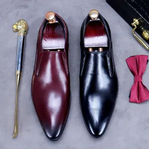 Men's premium leather business formal shoes in black and burgundy gradient colors