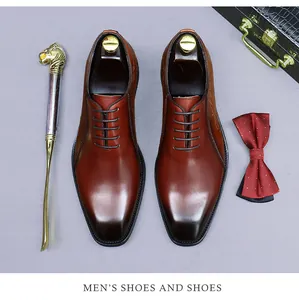 Vista superior vertical de zapatos oxford de cuero marrón con detalles texturizados