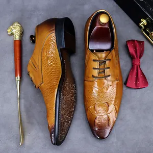 Chaussures business en cuir pour homme avec motif crocodile et dégradé de brun chic