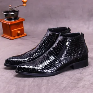 Formelle schwarze Herrenstiefeletten mit Krokoprägung, spitzer Kappe und Reißverschluss