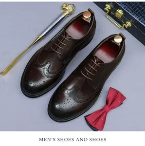 Vista dall'alto dettagliata di scarpe brogue in pelle bordeaux con intagli vintage
