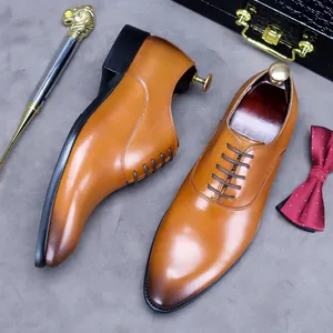 Braune Leder Oxford Schuhe mit Farbverlauf, goldenen Schuhspannern und Herren-Accessoires