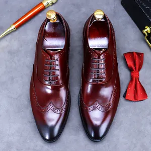 Chaussures richelieus classiques en cuir marron pour hommes avec embauchoirs élégants