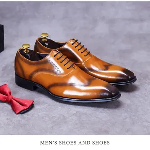 Λεπτομέρεια από καφέ δερμάτινα παπούτσια brogue με διακοσμητικά σχέδια και διαβάθμιση