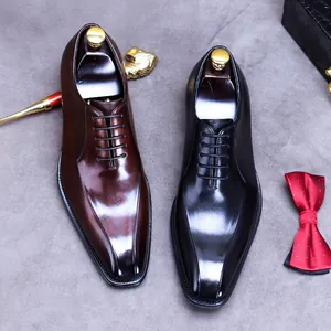 Formal leather Oxford shoes in black and brown with polished finish for business attire