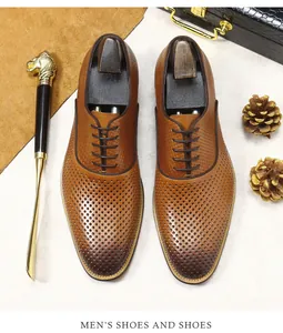 Detailaufnahme der Premium-Leder-Business-Schuhe mit Webstruktur und Lochmuster-Design