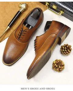 Nahaufnahme brauner Leder-Business-Schuhe mit Flechtstruktur und feinen Lochmuster-Details