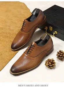 Detailansicht brauner Leder-Oxfordschuhe mit Webstruktur und Brogue-Lochungen am Schuh