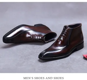 Détails macro du cuir marron poli et de la fermeture éclair sur ces bottines pour hommes