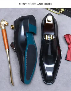 Dettaglio della scarpa formale in pelle nera lucida con suola blu-verde antiscivolo