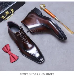 Bottines homme en cuir dégradé avec fermeture éclair latérale sur surface grise