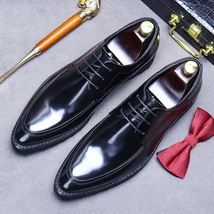 Scarpe Derby da uomo in pelle nera lucida con punta a punta e stile formale da lavoro