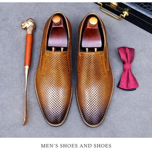 Détail de chaussures en cuir ajouré pour hommes avec dégradé marron et texture perforée